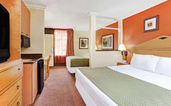 Days Inn by Wyndham Kissimmee West image 15
