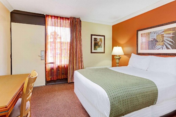 Days Inn by Wyndham Kissimmee West image 17